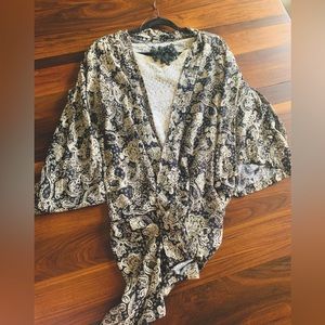 Black & ivory BOHO kimono perfect for 🌷Spring & Summer🤍🖤